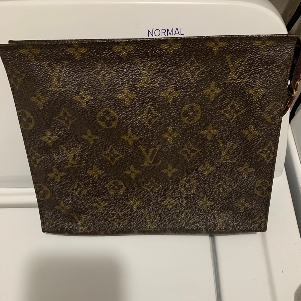 Louis Vuitton Toiletry pouch 26